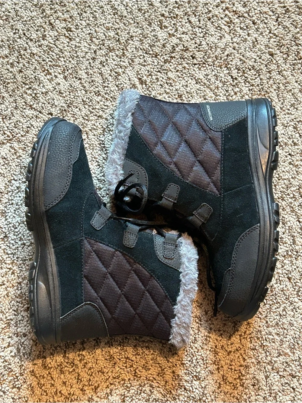Columbia **never worn**